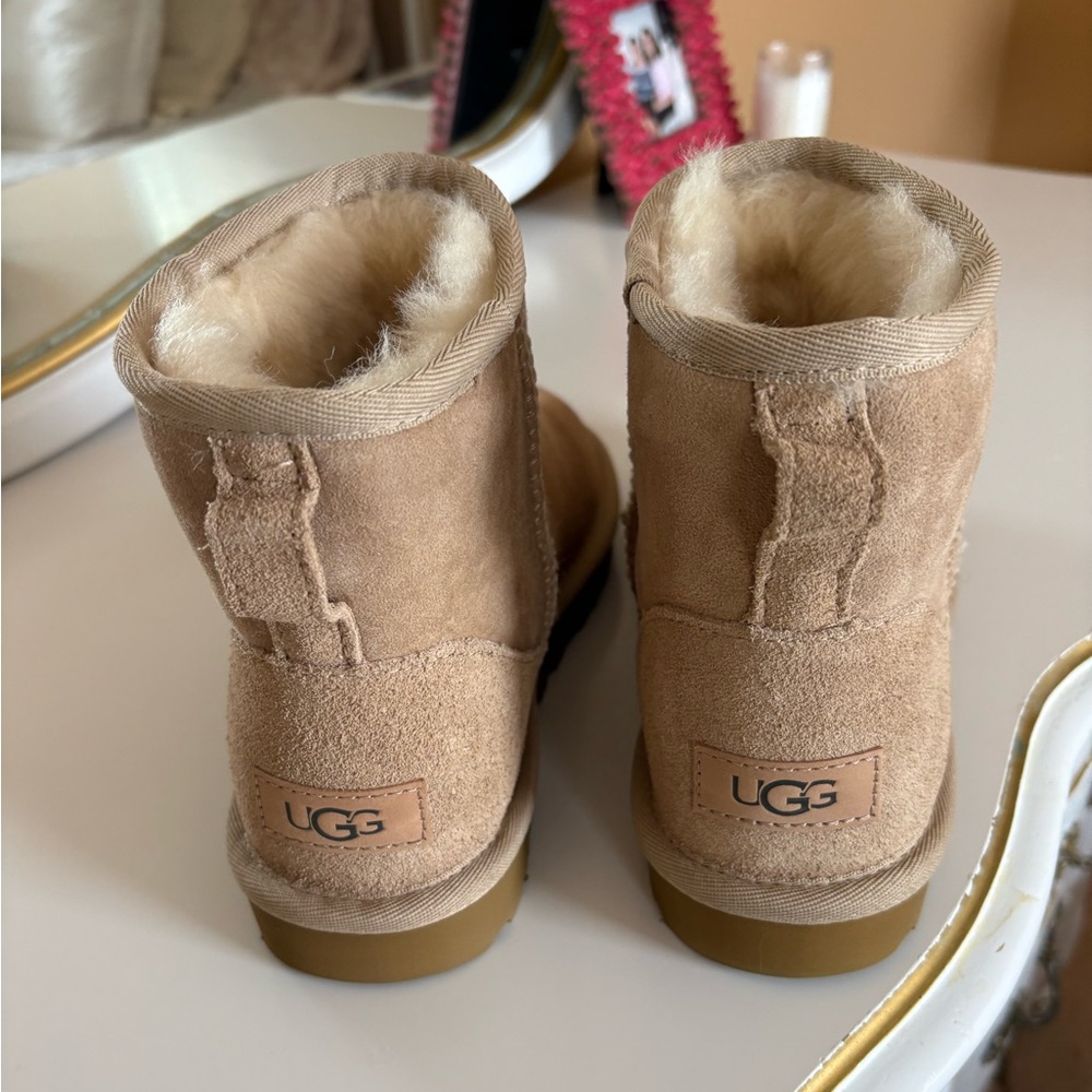 UGG Classic Mini II - Picture 2 of 5